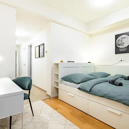 Apartment Breezy & Fresh Emerald - Garage & Balcony