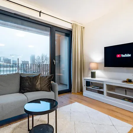 Breezy & Fresh Emerald - Garage & Balcony