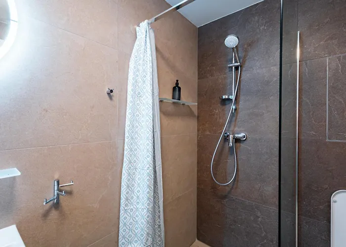 Apartment Breezy & Fresh Emerald - Garage & Balcony *