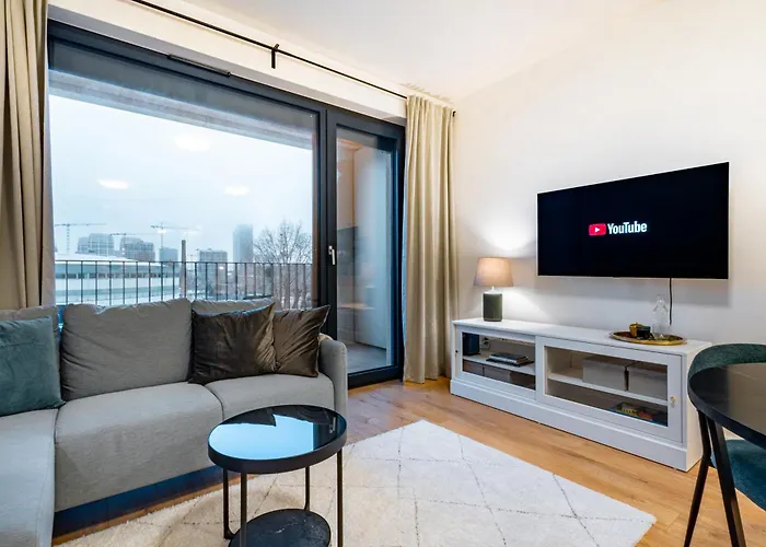 Breezy & Fresh Emerald - Garage & Balcony